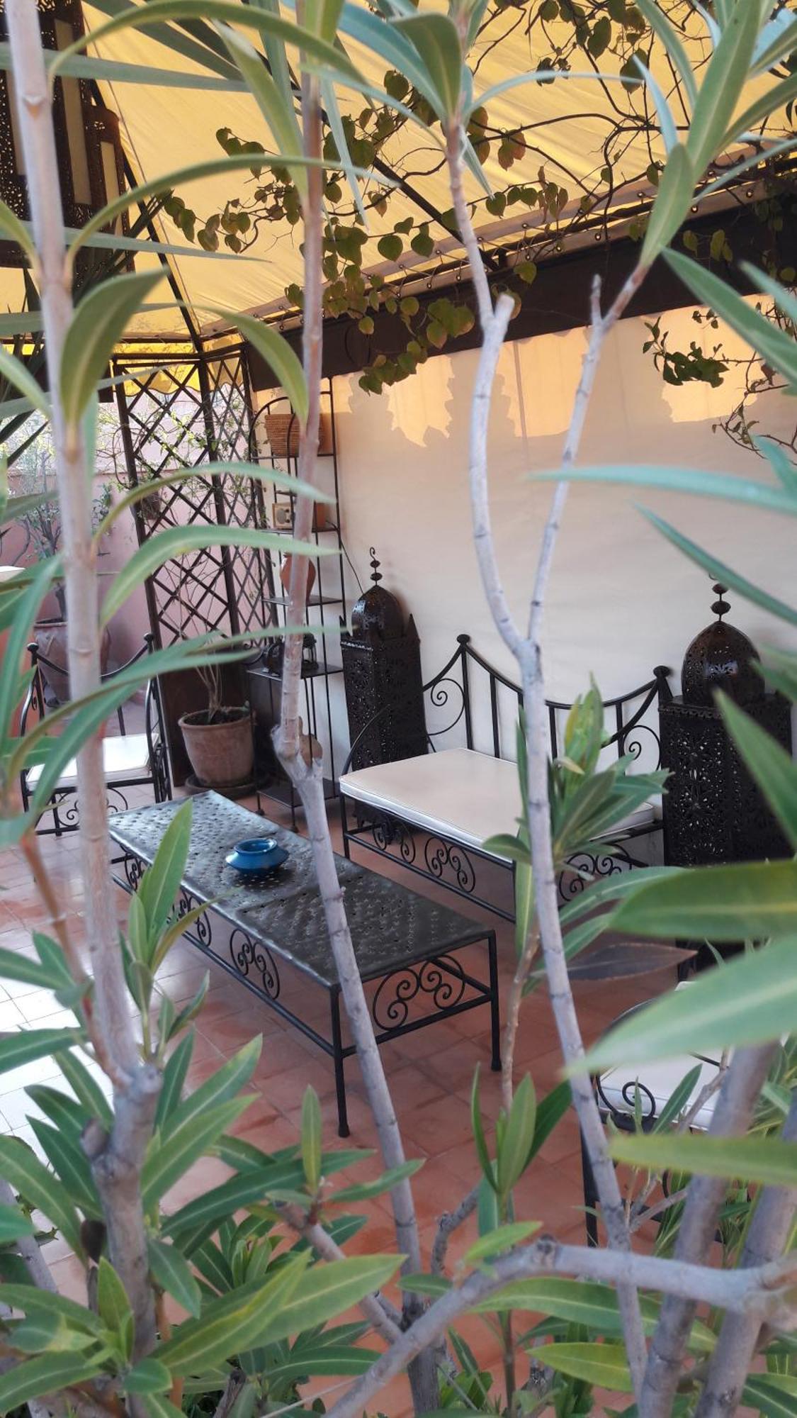 Riad Les Nuits De Marrakech مراكش المظهر الخارجي الصورة A Moroccan tea room