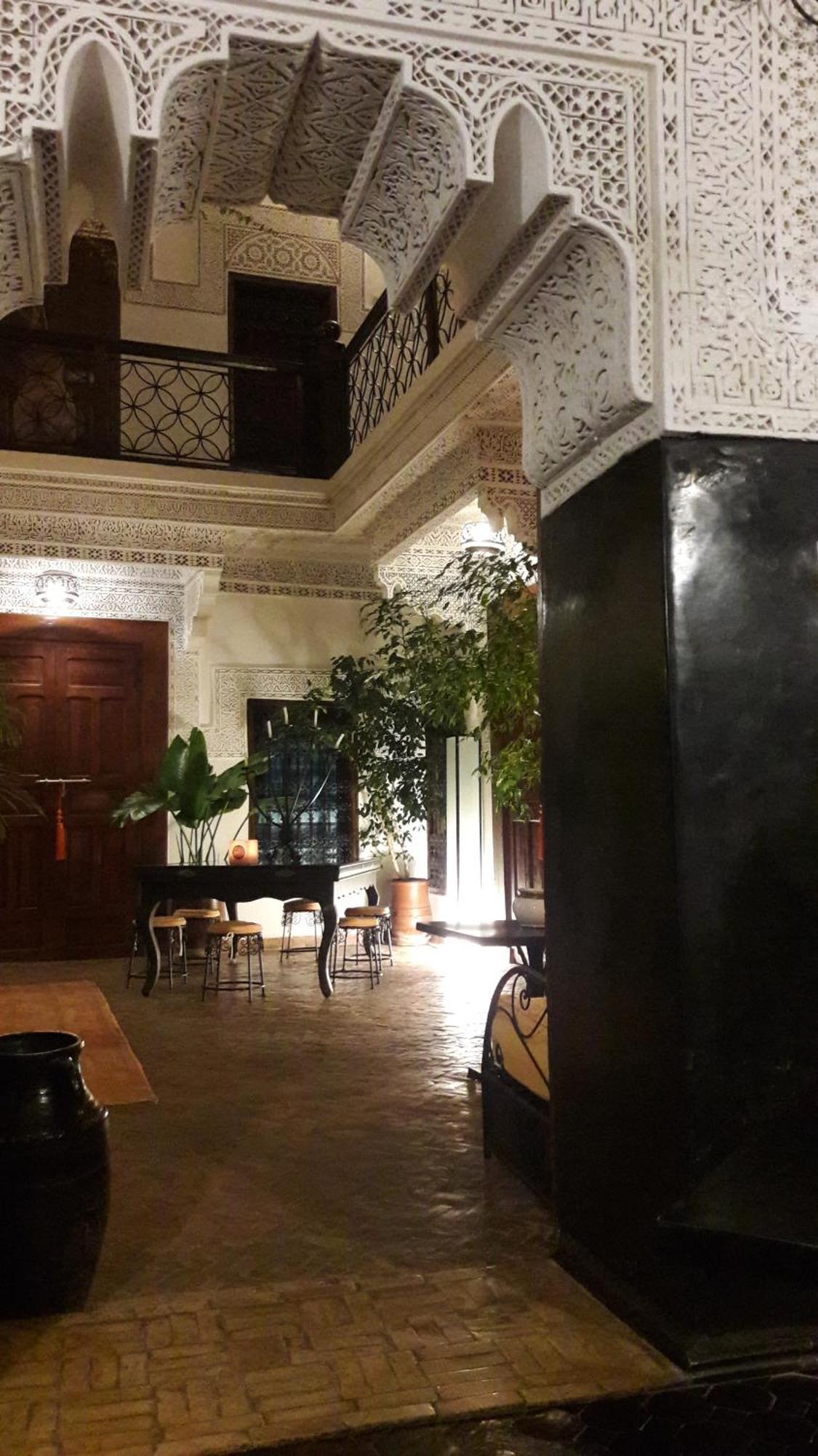 Riad Les Nuits De Marrakech مراكش المظهر الخارجي الصورة The interior of the restaurant