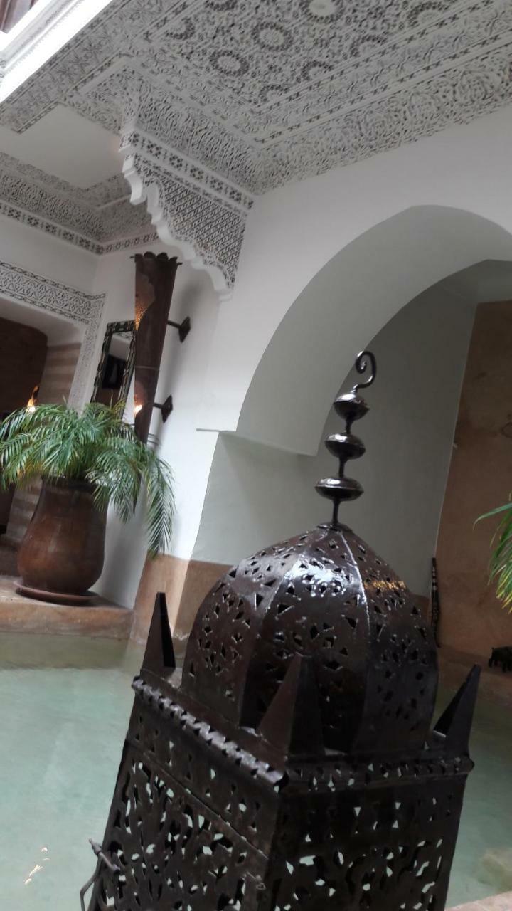 Riad Les Nuits De Marrakech مراكش المظهر الخارجي الصورة A Moroccan-style interior